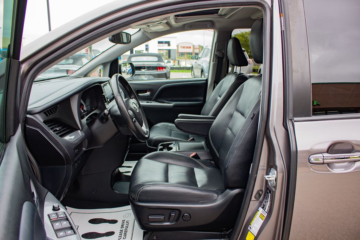 Photo 16 of this Toyota Sienna