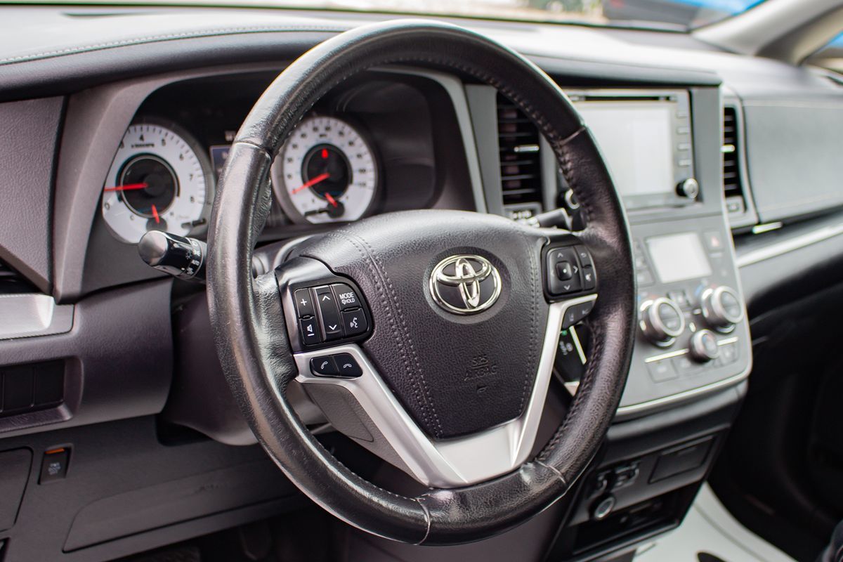 Photo 25 of this Toyota Sienna