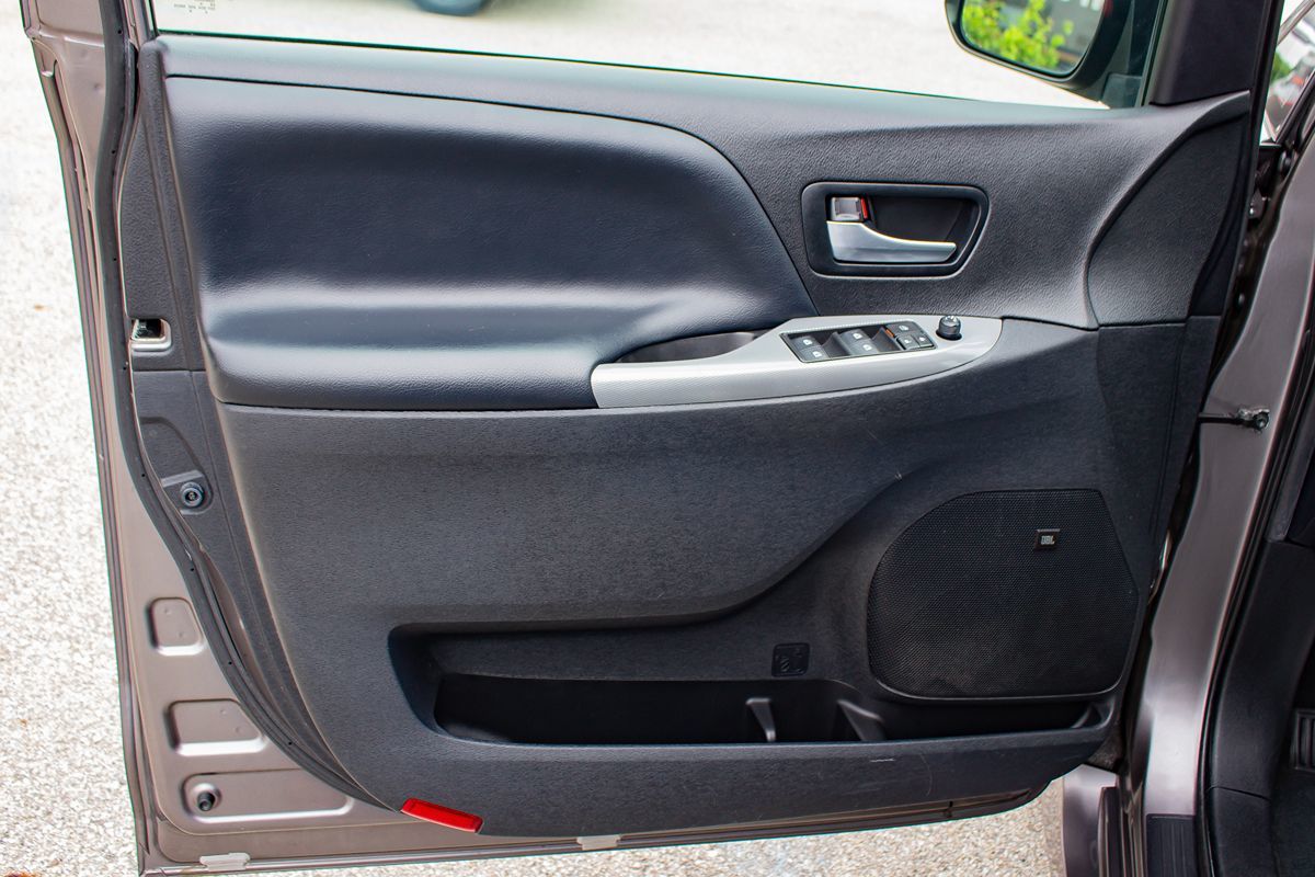 Photo 14 of this Toyota Sienna