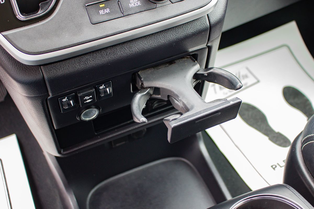 Photo 34 of this Toyota Sienna