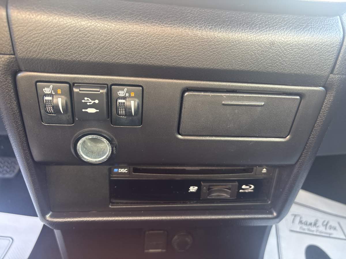 Photo 33 of this Toyota Sienna