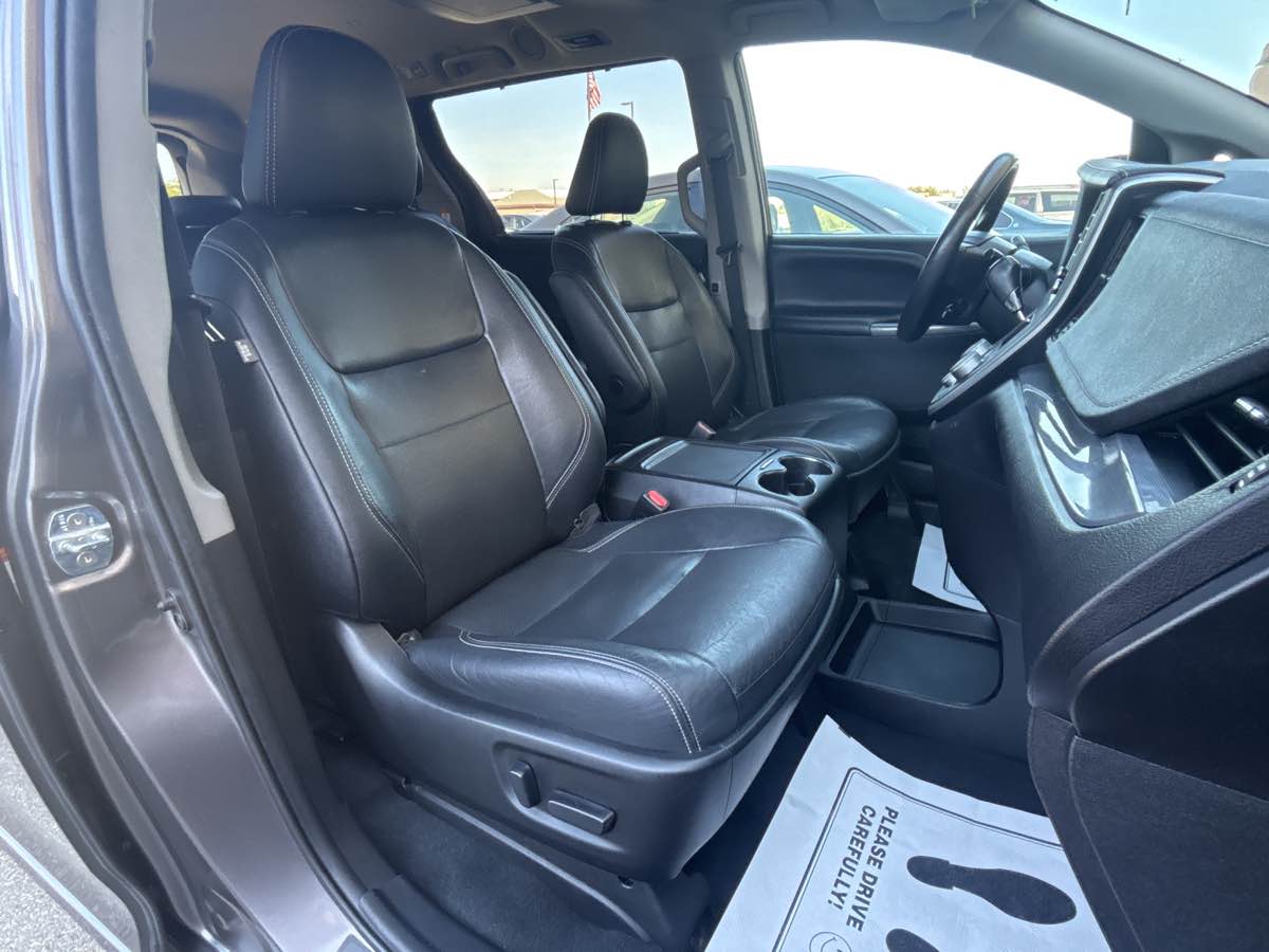 Photo 24 of this Toyota Sienna