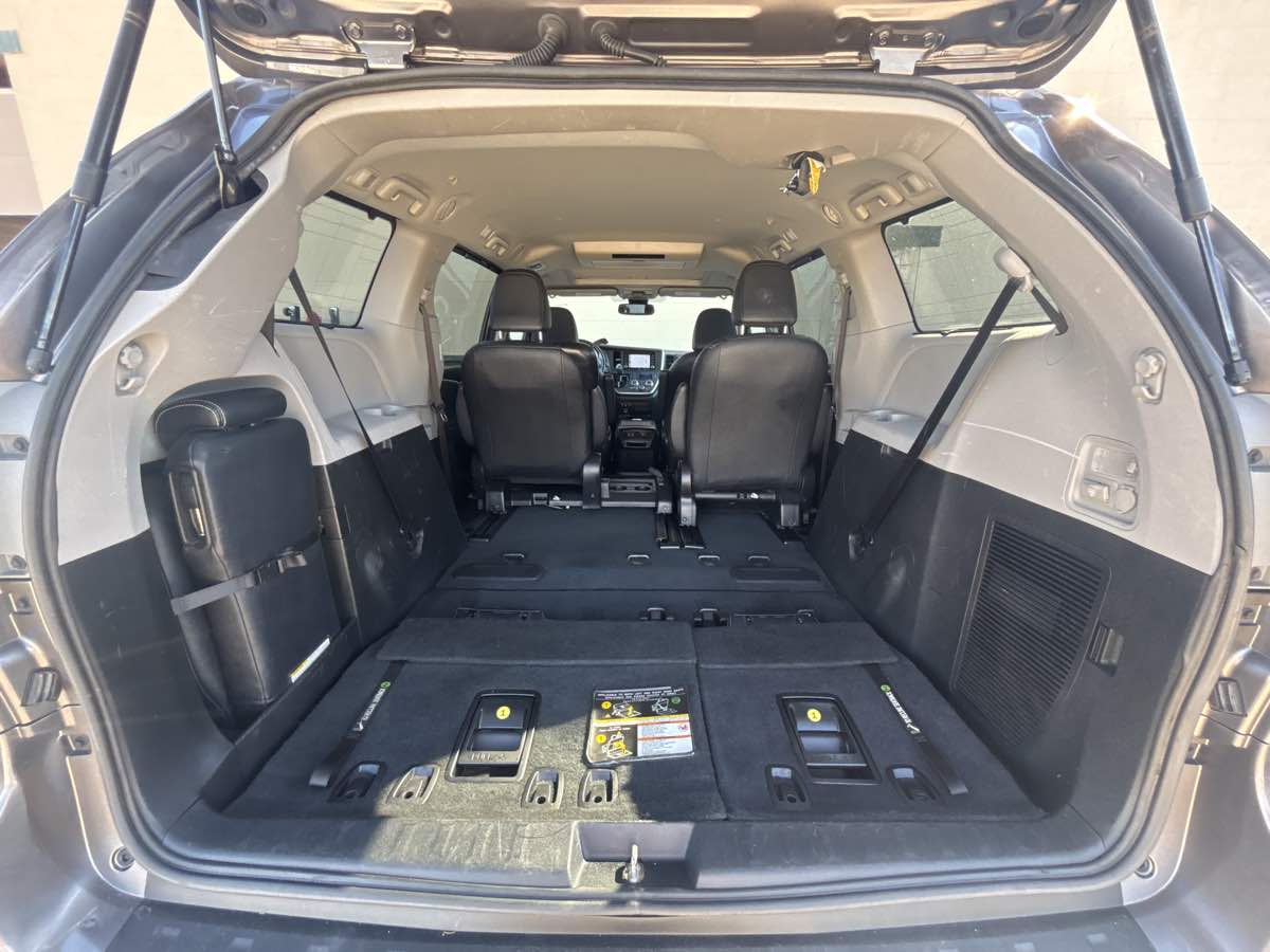 Photo 20 of this Toyota Sienna