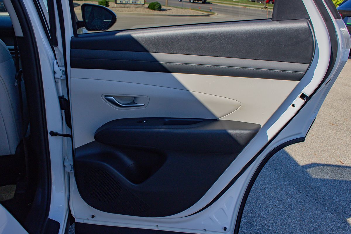 Photo 18 of this Hyundai Tucson