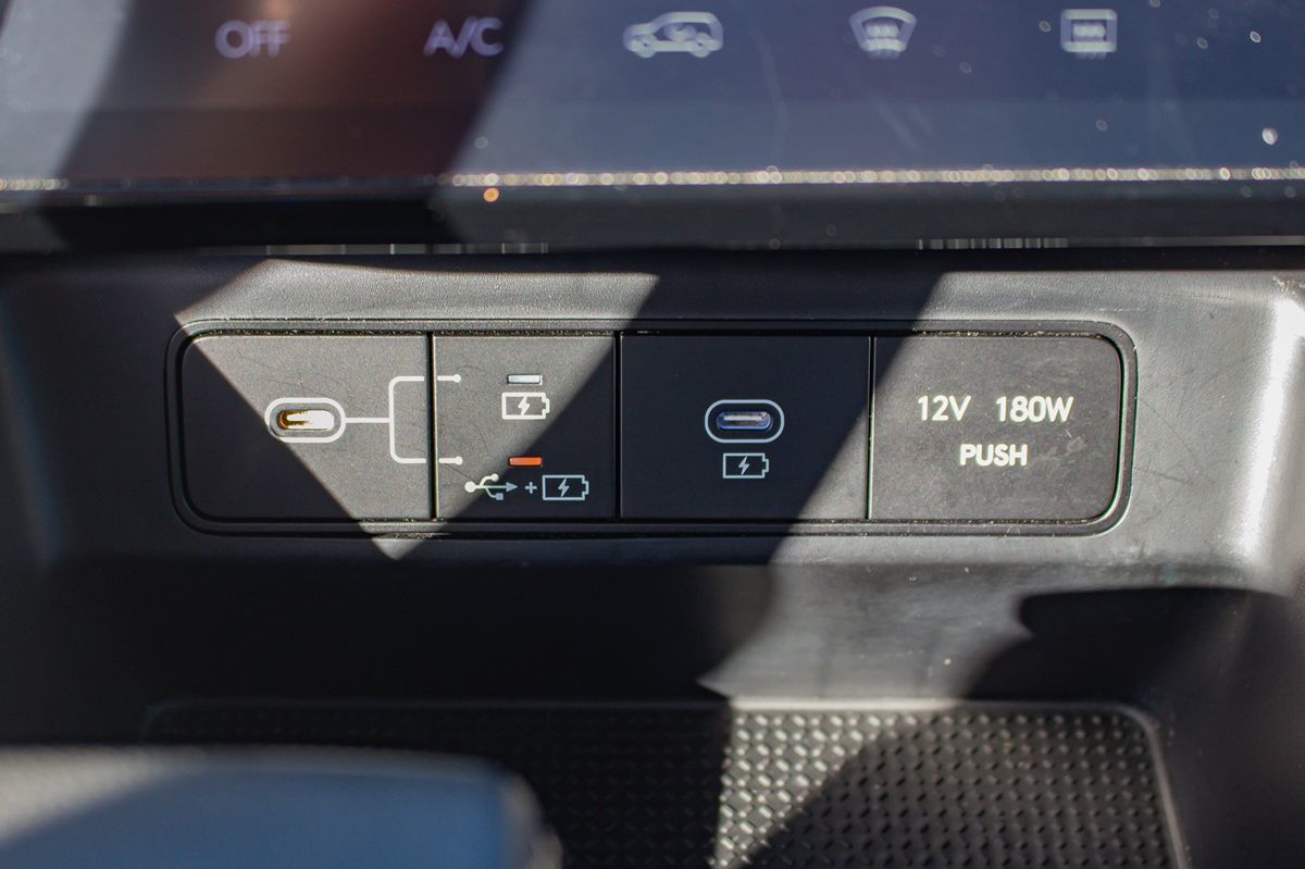 Photo 29 of this Hyundai Tucson