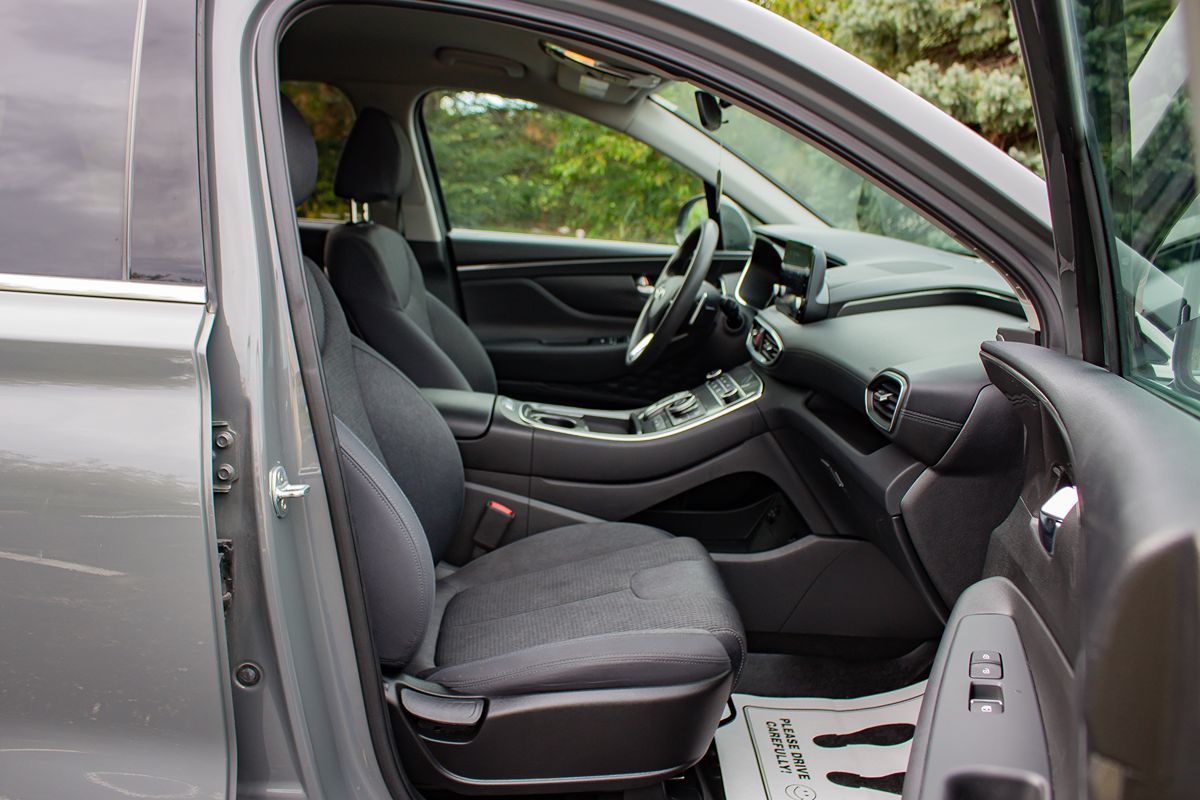 Photo 18 of this Hyundai Santa Fe