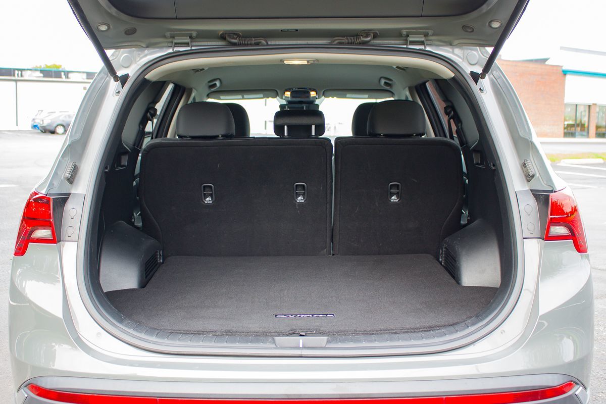 Photo 16 of this Hyundai Santa Fe