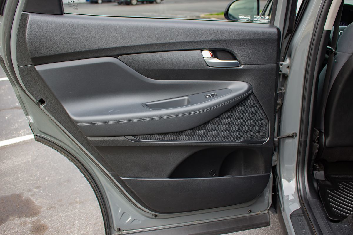 Photo 15 of this Hyundai Santa Fe
