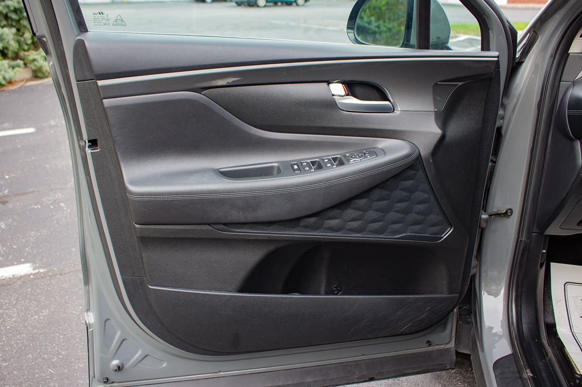 Photo 13 of this Hyundai Santa Fe
