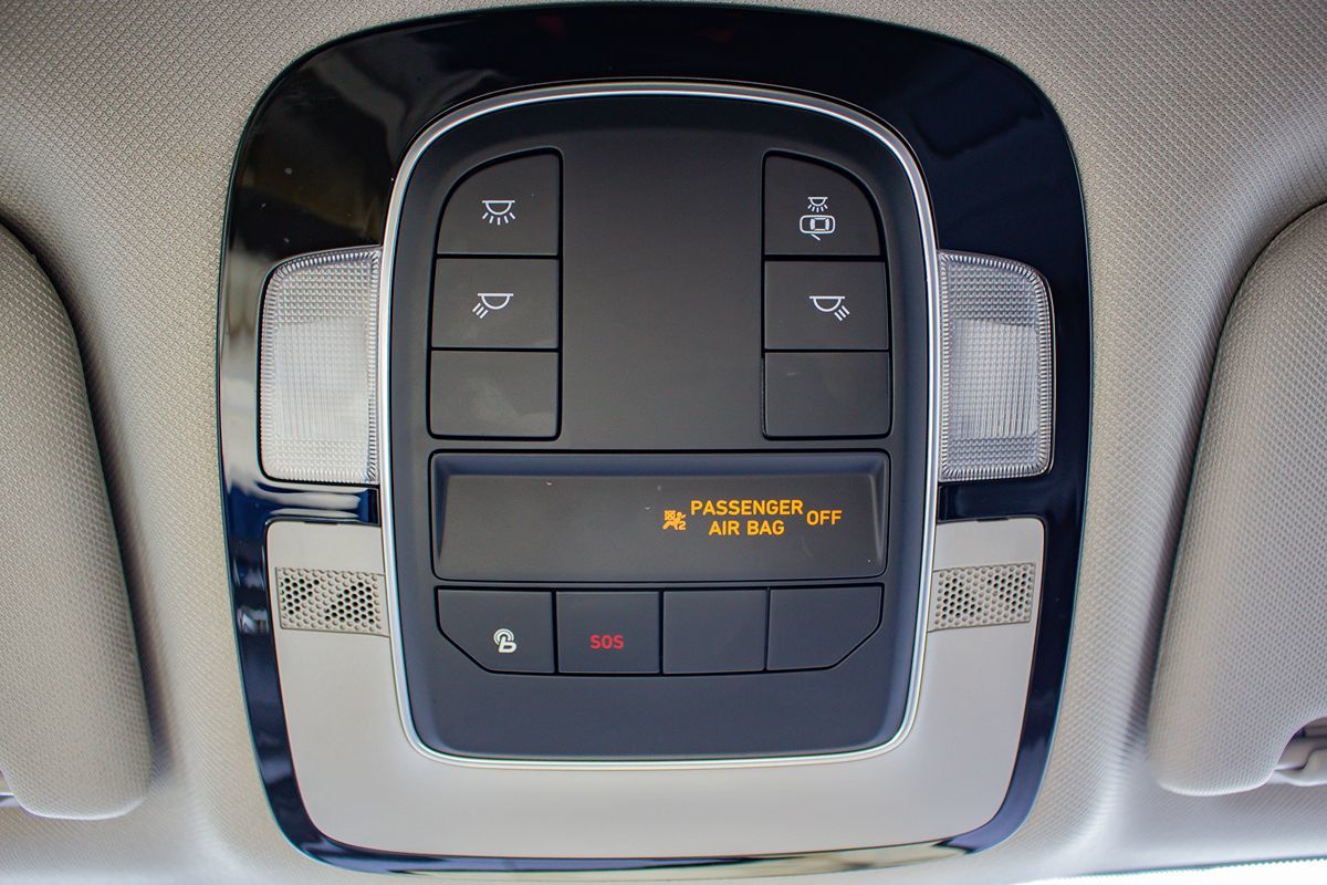 Photo 28 of this Hyundai Santa Fe