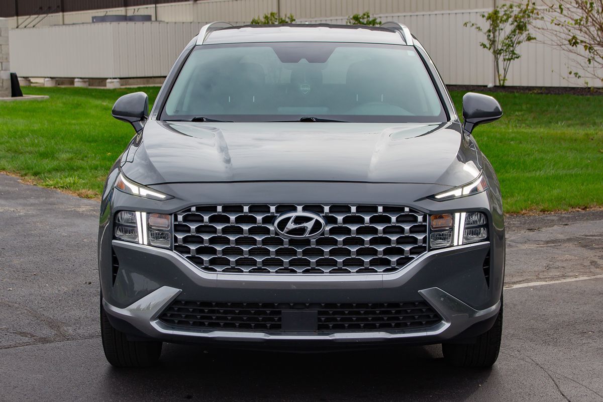 Photo 2 of this Hyundai Santa Fe