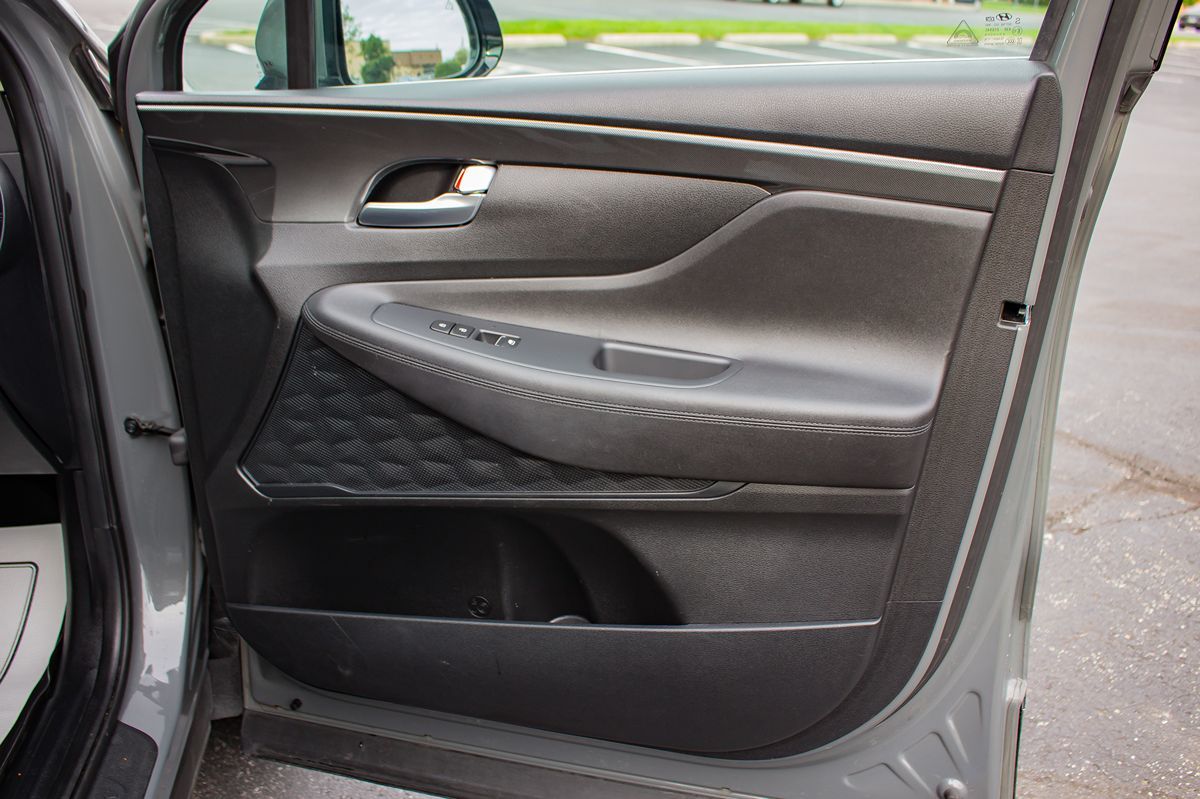 Photo 19 of this Hyundai Santa Fe