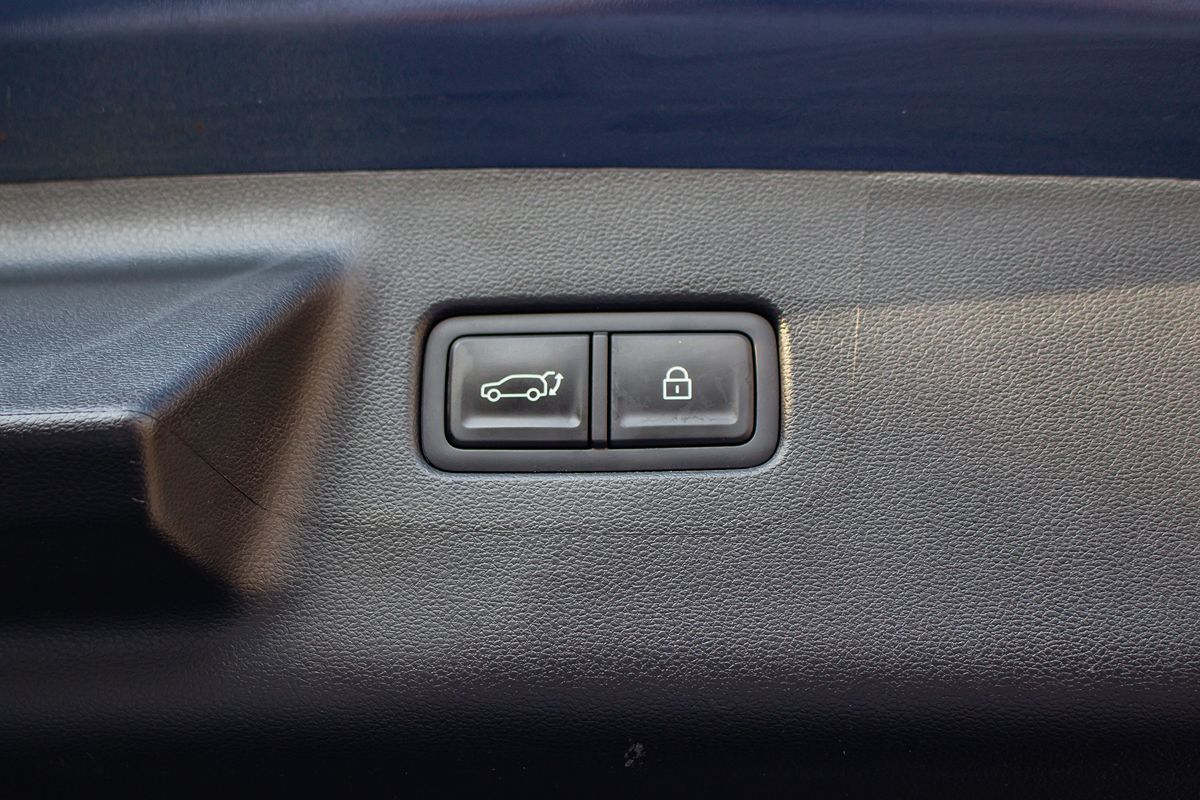 Photo 22 of this Hyundai Santa Fe