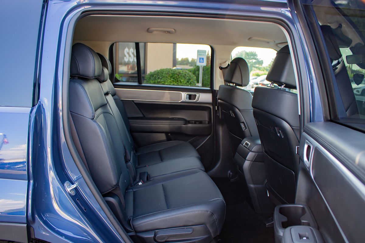 Photo 17 of this Hyundai Santa Fe