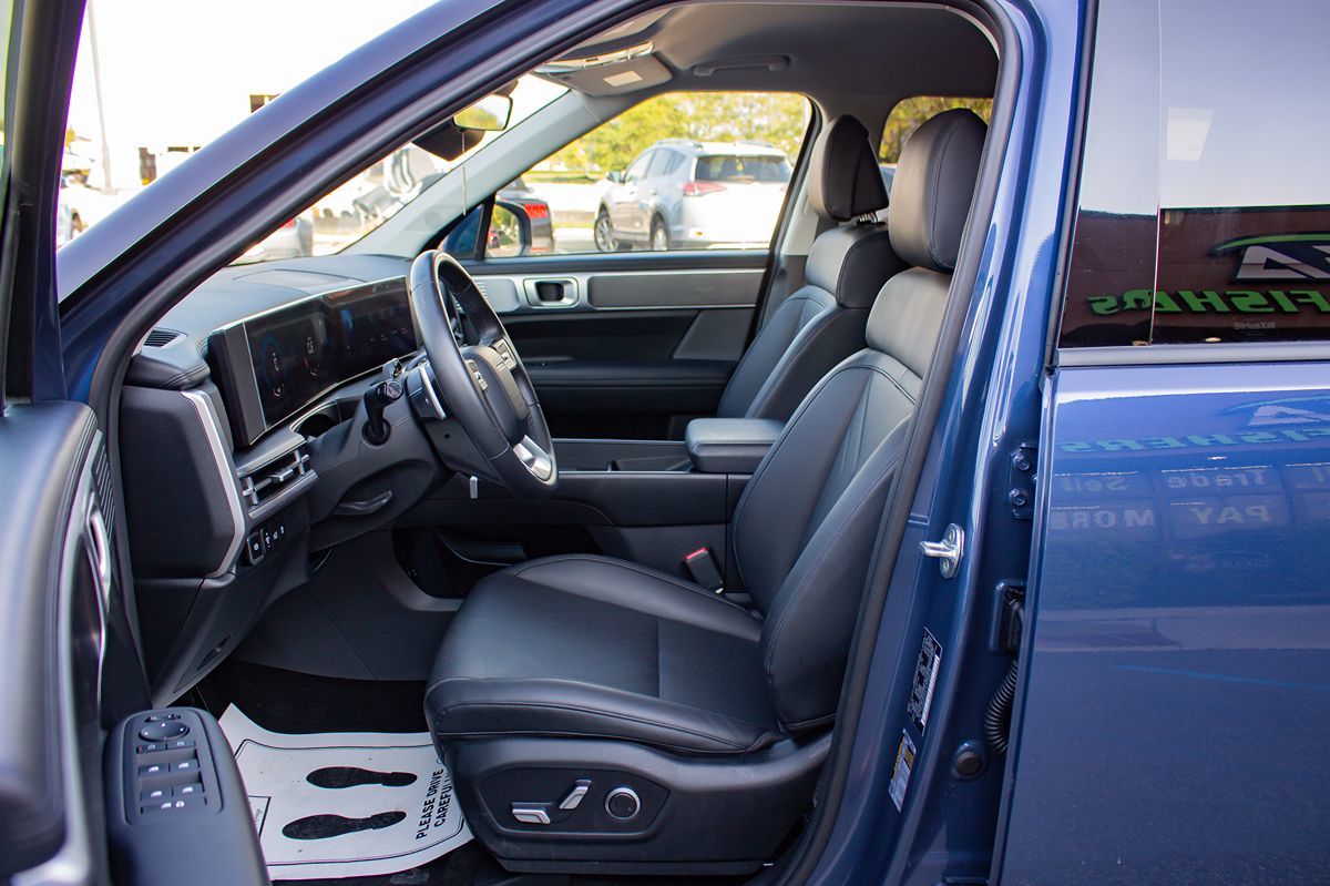 Photo 12 of this Hyundai Santa Fe