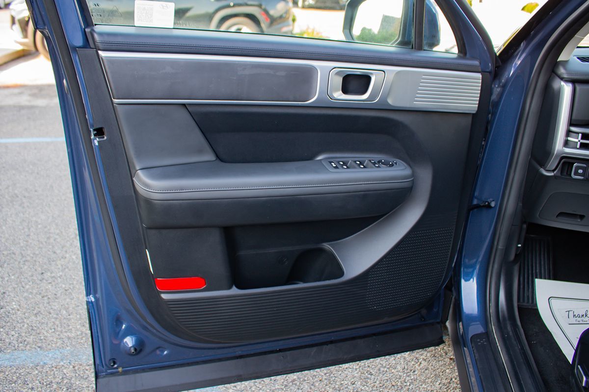 Photo 13 of this Hyundai Santa Fe