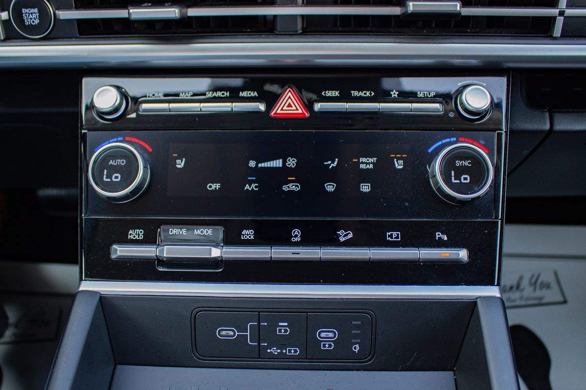 Photo 30 of this Hyundai Santa Fe