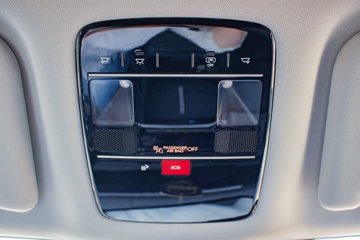 Photo 32 of this Hyundai Santa Fe