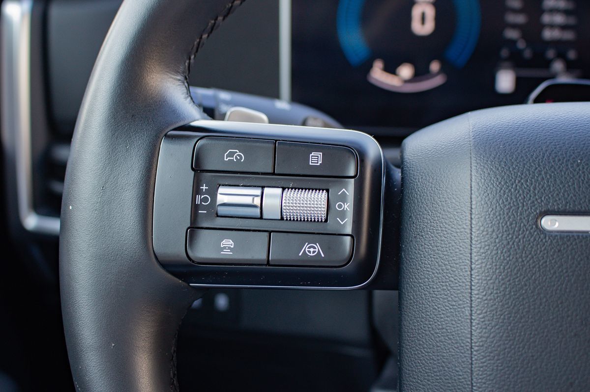 Photo 24 of this Hyundai Santa Fe