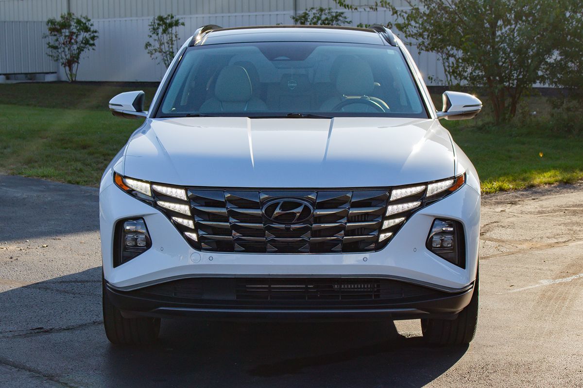 Photo 2 of this Hyundai Tucson Hybrid