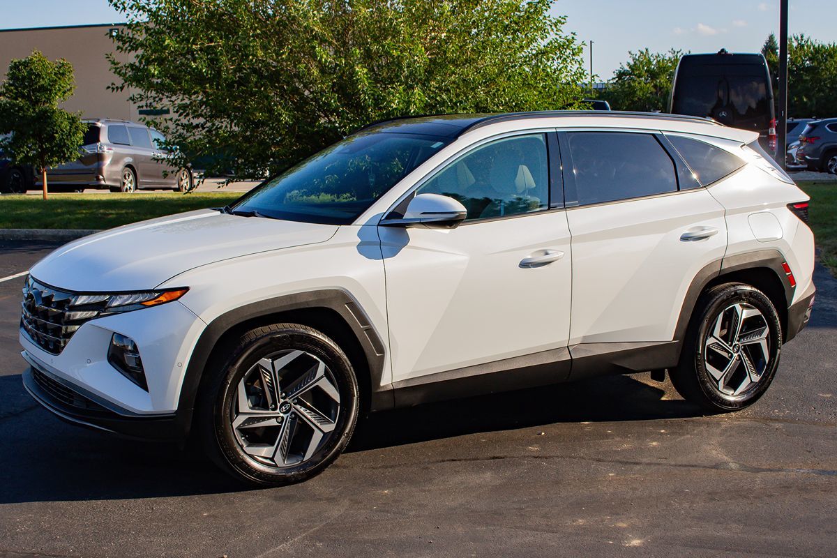 Photo 4 of this Hyundai Tucson Hybrid