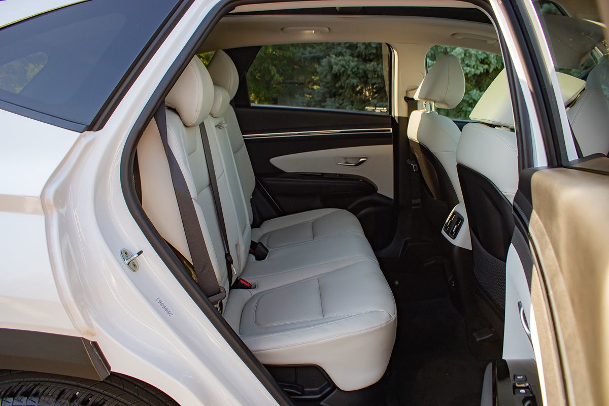 Photo 21 of this Hyundai Tucson Hybrid