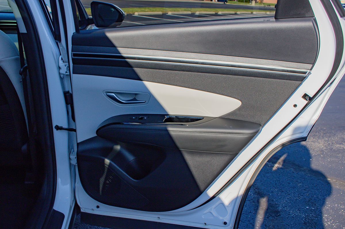Photo 22 of this Hyundai Tucson Hybrid