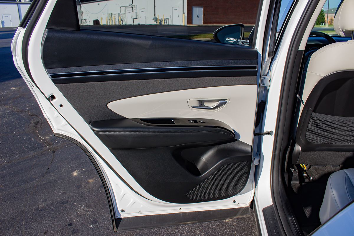 Photo 18 of this Hyundai Tucson Hybrid