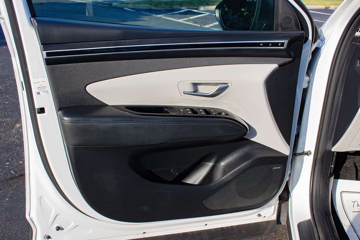 Photo 14 of this Hyundai Tucson Hybrid
