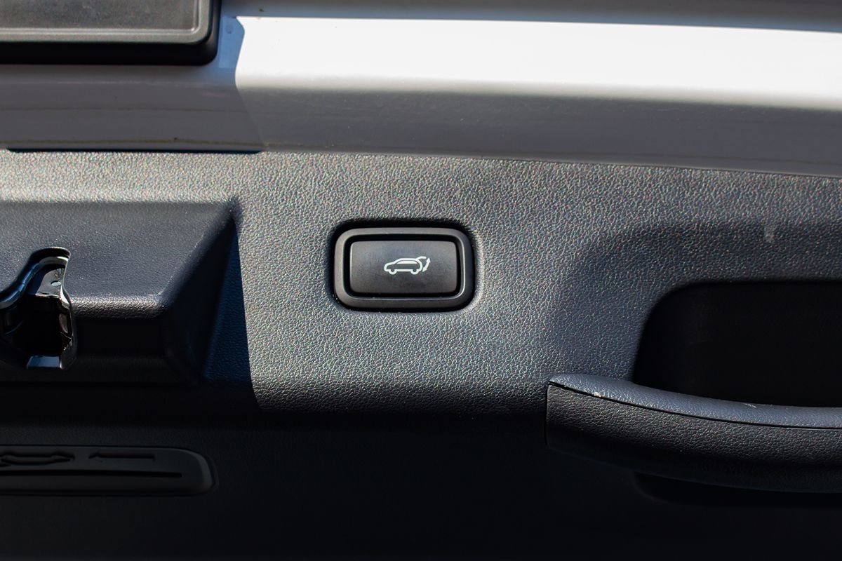 Photo 20 of this Hyundai Tucson Hybrid