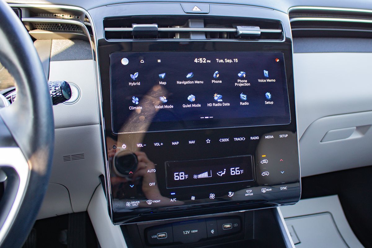 Photo 29 of this Hyundai Tucson Hybrid