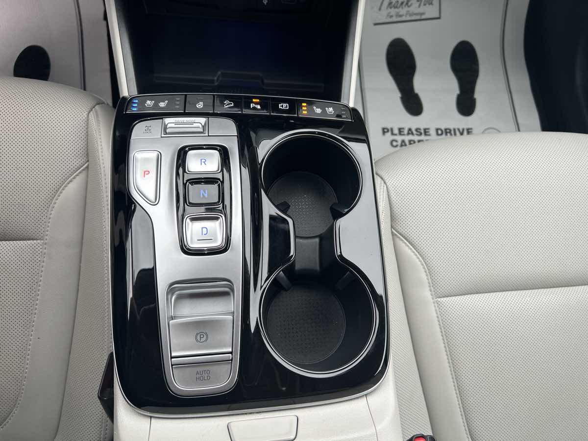 Photo 35 of this Hyundai Tucson Hybrid