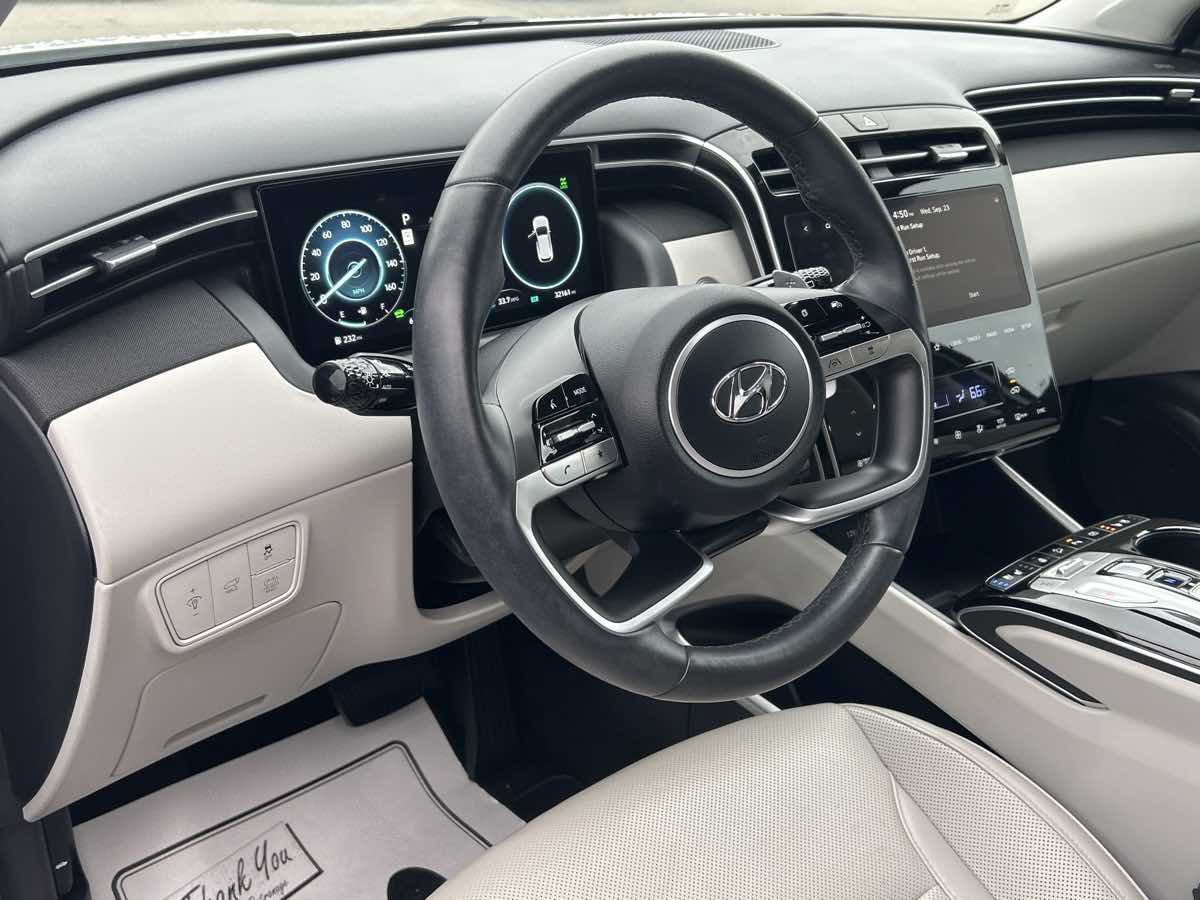 Photo 25 of this Hyundai Tucson Hybrid
