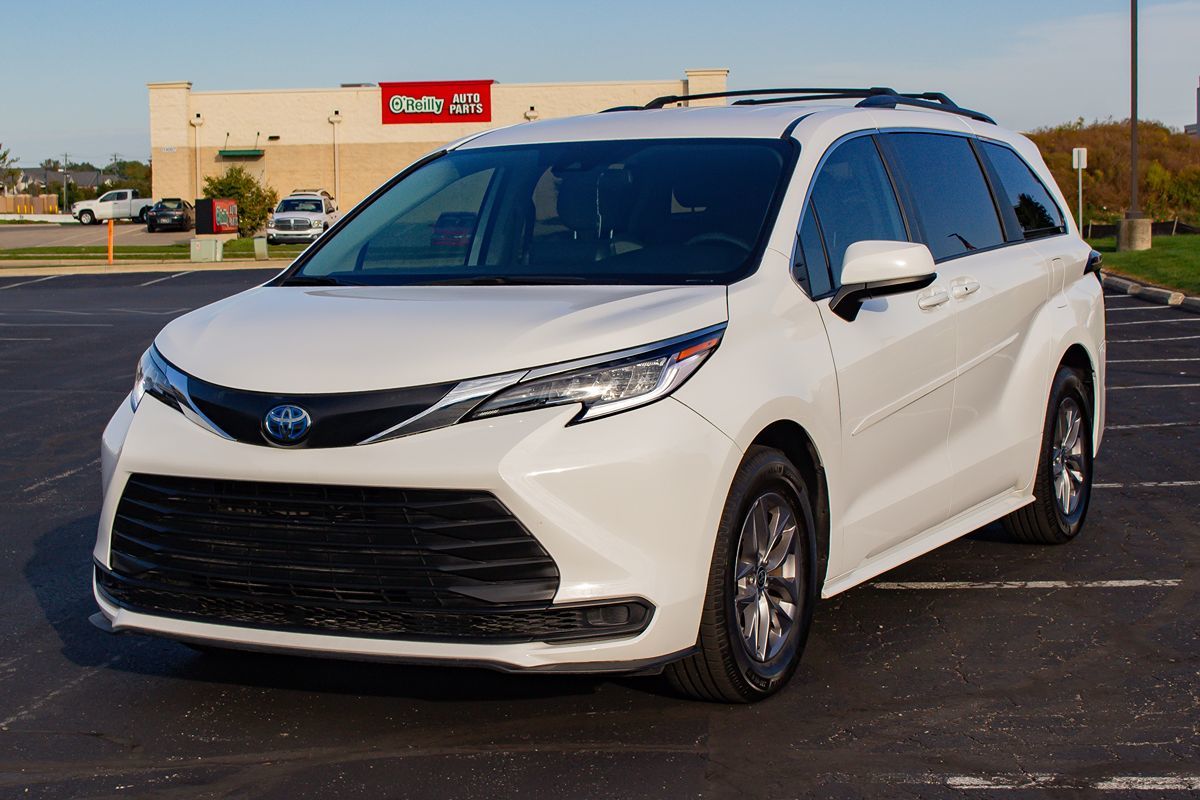 Photo 3 of this Toyota Sienna