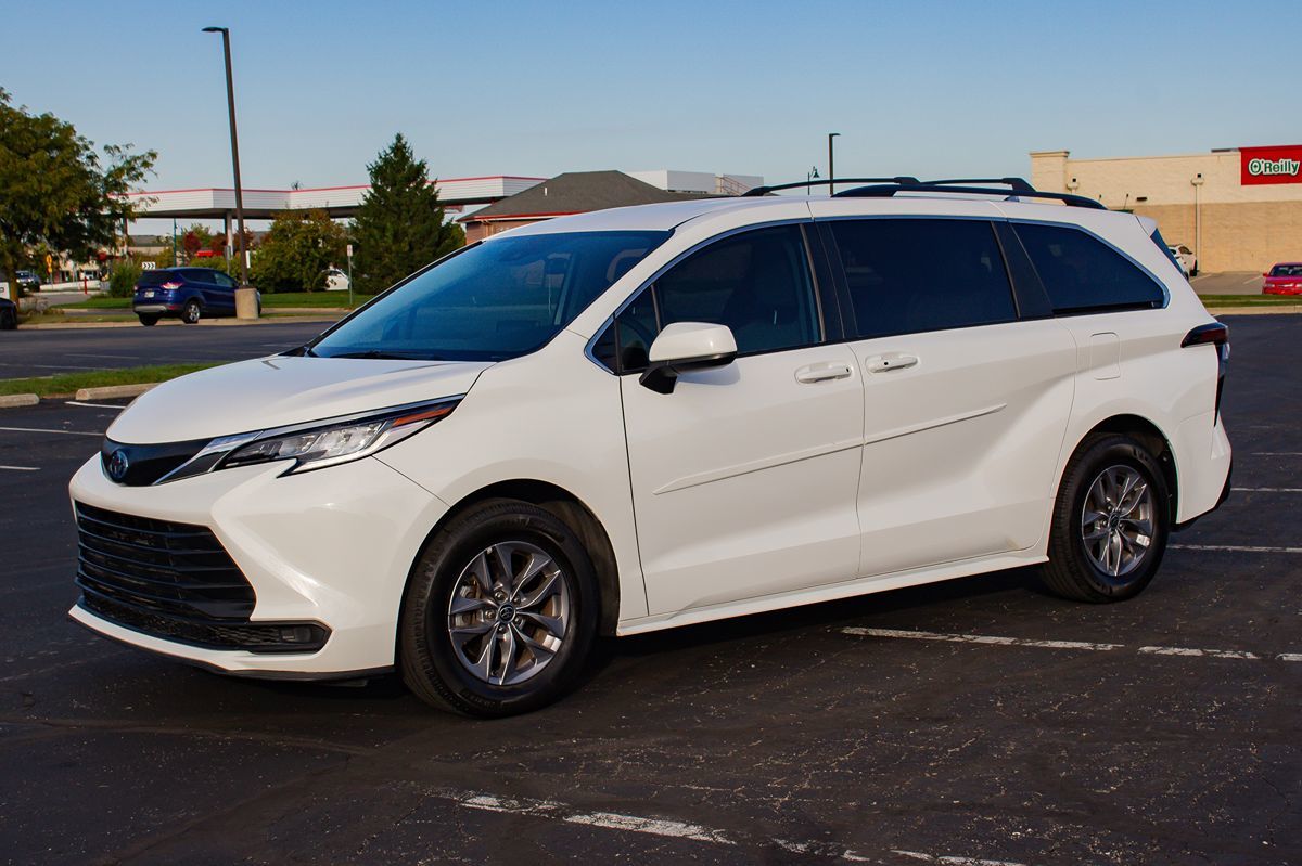 Photo 4 of this Toyota Sienna