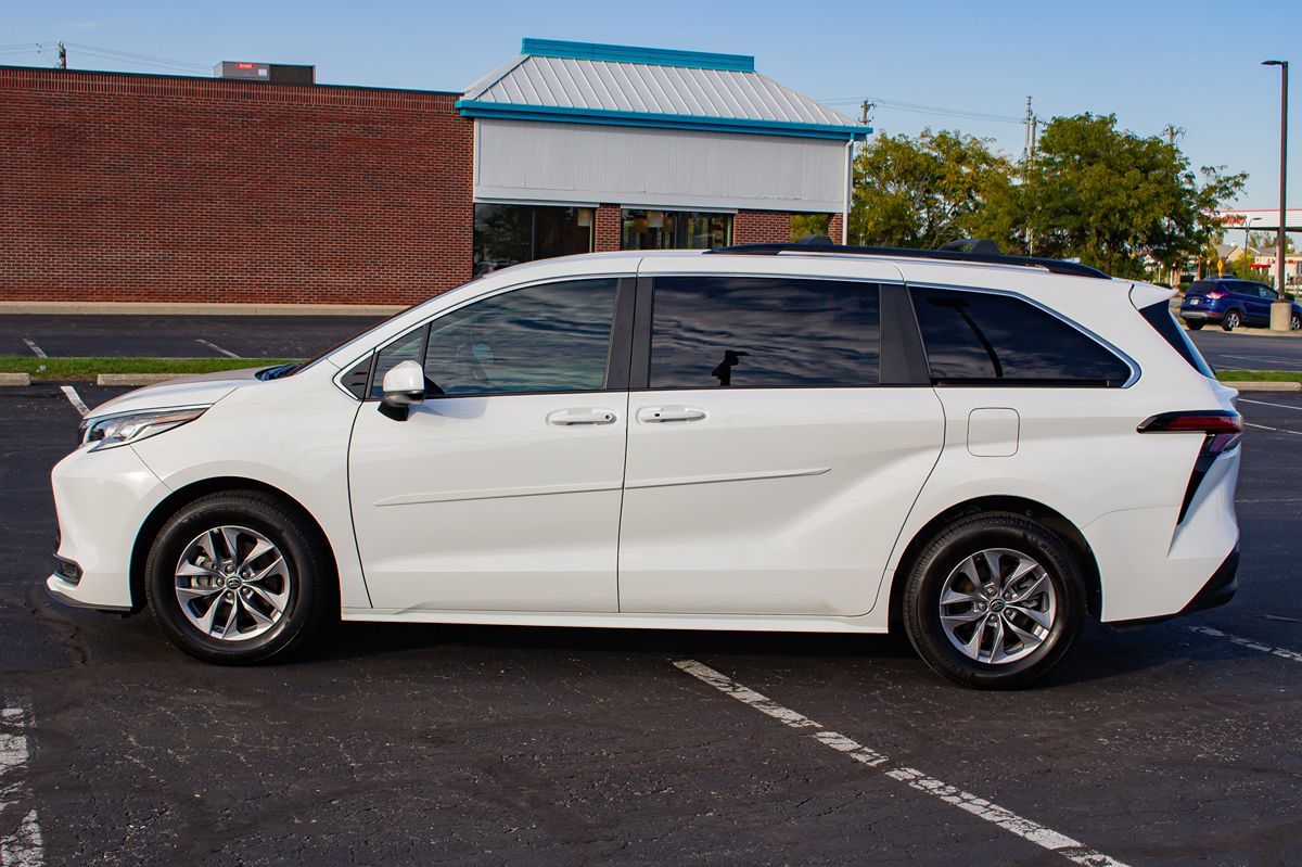 Photo 5 of this Toyota Sienna