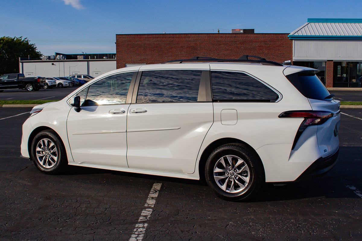 Photo 6 of this Toyota Sienna