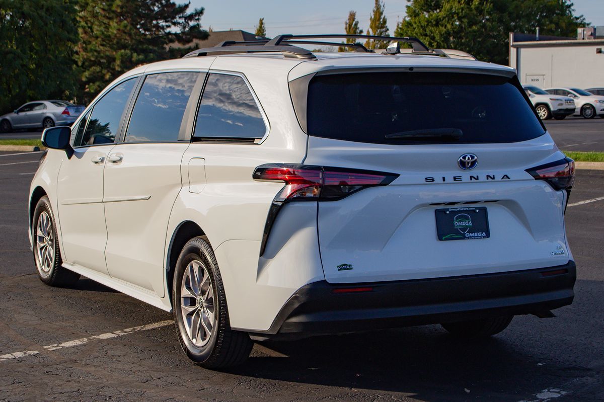 Photo 7 of this Toyota Sienna