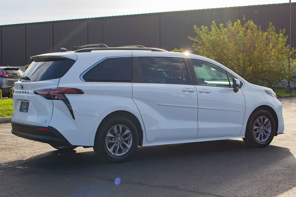 Photo 10 of this Toyota Sienna