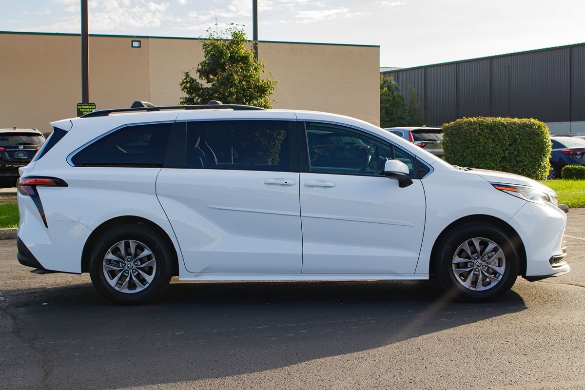 Photo 11 of this Toyota Sienna