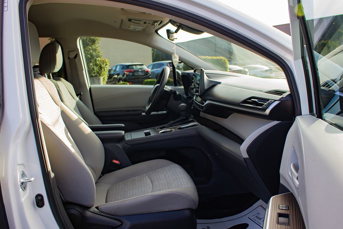 Photo 18 of this Toyota Sienna