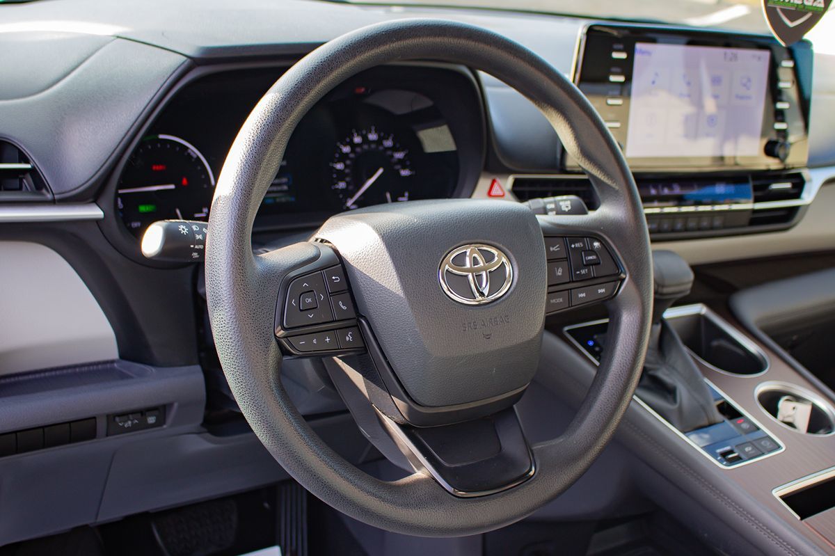 Photo 21 of this Toyota Sienna