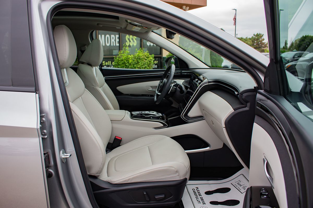 Photo 18 of this Hyundai Tucson