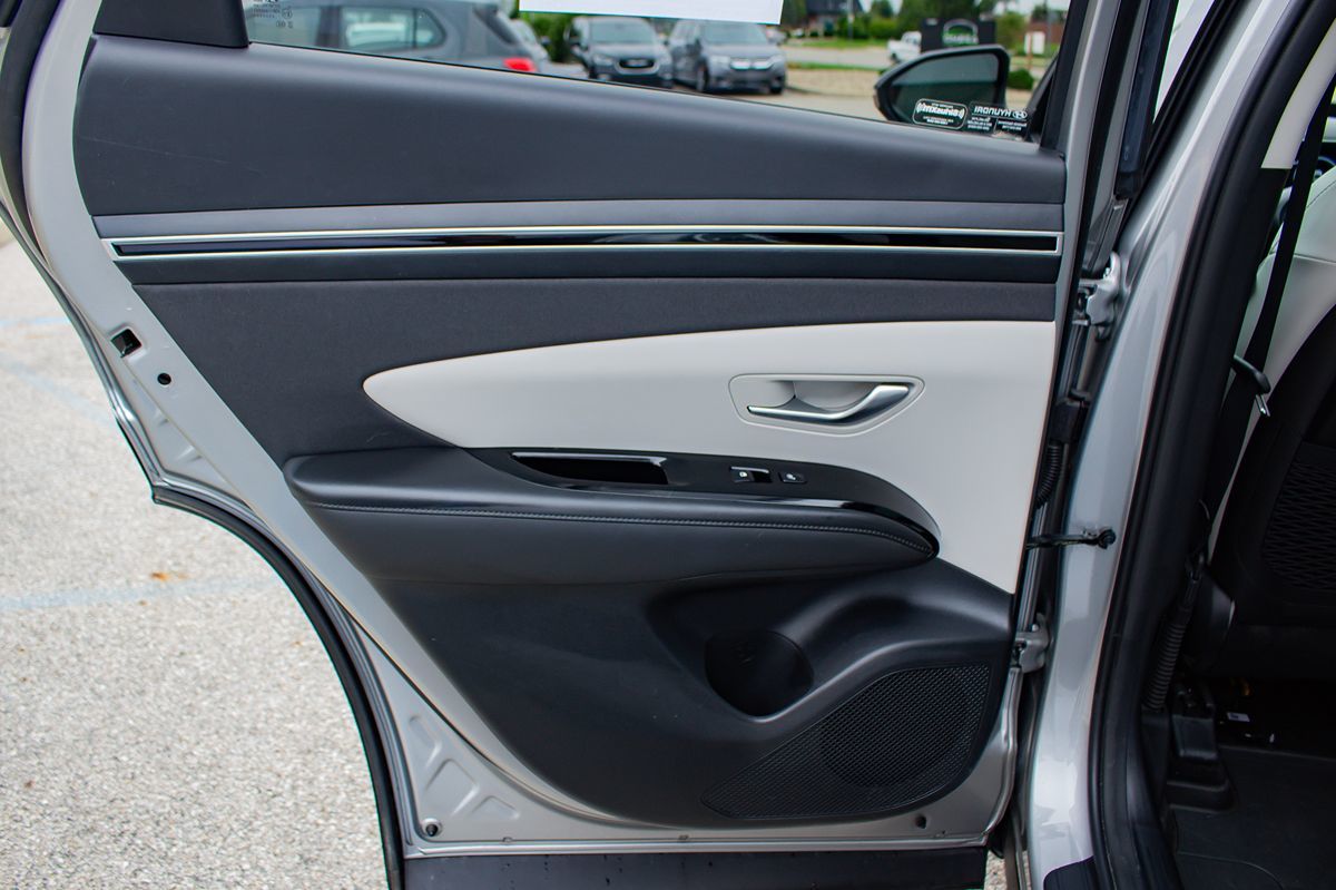 Photo 14 of this Hyundai Tucson