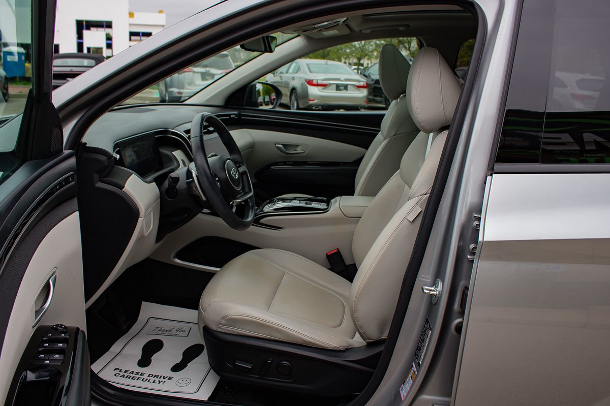 Photo 12 of this Hyundai Tucson