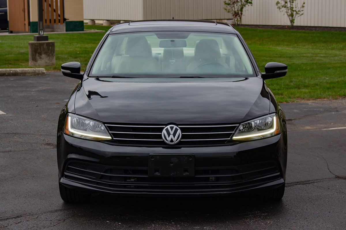 Photo 2 of this Volkswagen Jetta