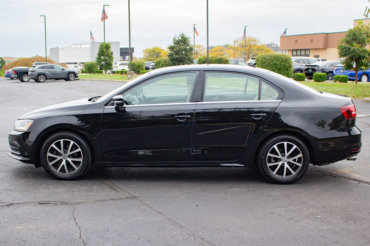 Photo 5 of this Volkswagen Jetta