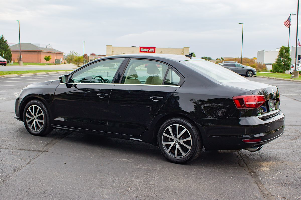 Photo 6 of this Volkswagen Jetta