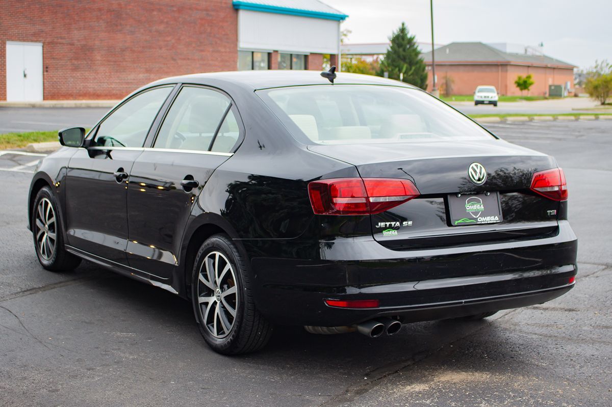 Photo 7 of this Volkswagen Jetta