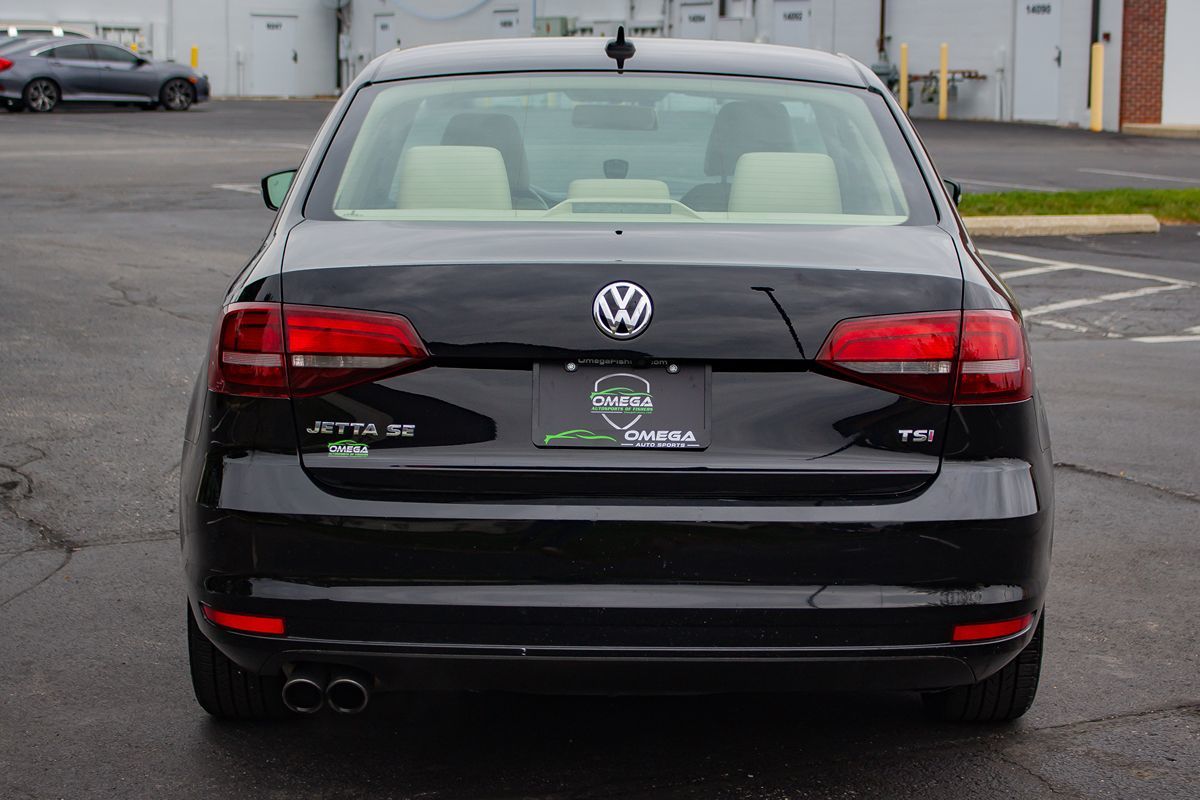 Photo 8 of this Volkswagen Jetta